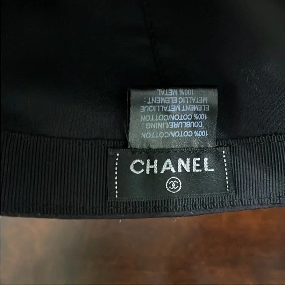 CHANEL Black Hat with Logo - Picture 3 of 9